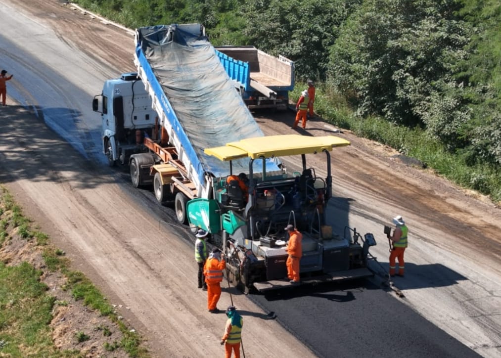 Timbues realiza con fondos propios la reparacion de ruta nacional 11